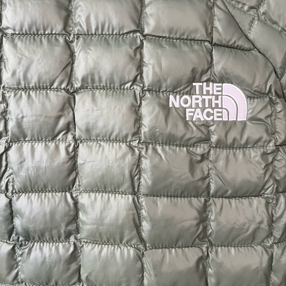 The North Face ThermaBall Parka- Large - Bark Mist- New with Tags - Picture 5 of 6